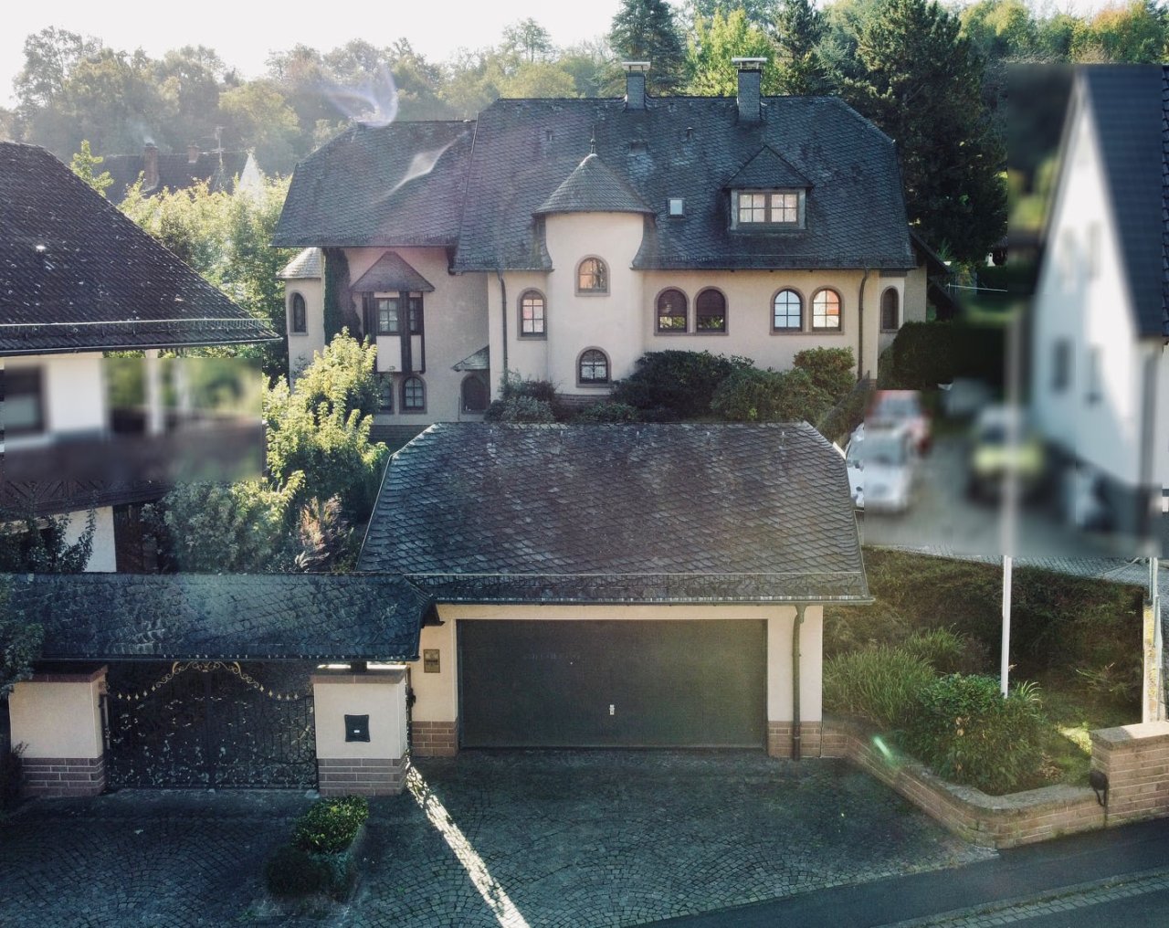 Einfahrt mit Haus Einfahrt mit Haus
