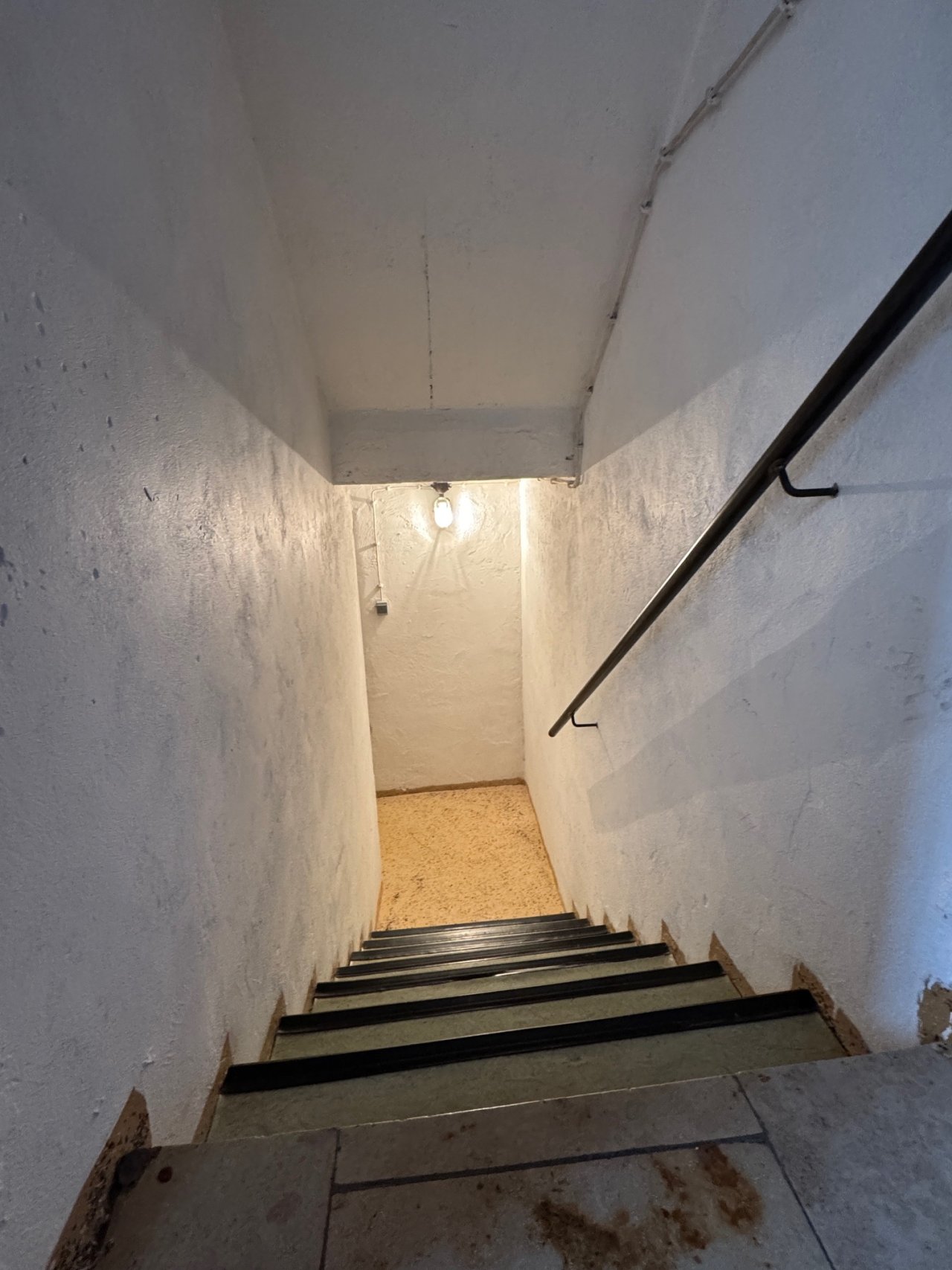 Treppe zu KG Treppe zu KG