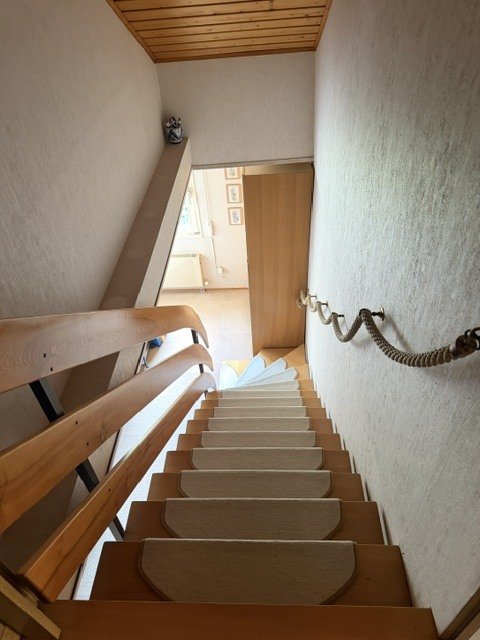 . Treppe DG - EG . Treppe DG - EG