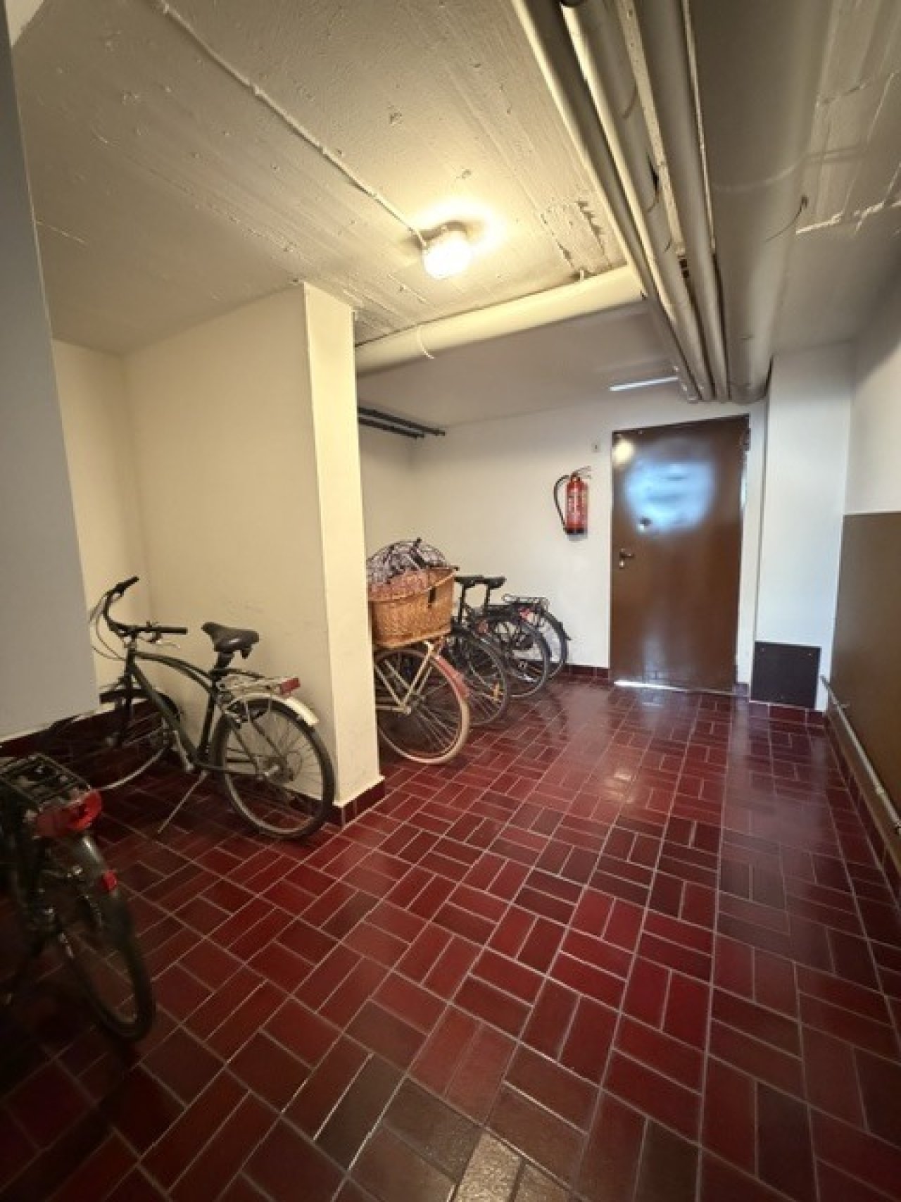 . Fahrrad-Keller . Fahrrad-Keller